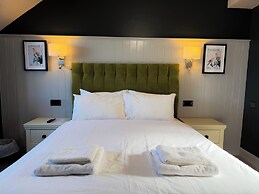 Nomi Rooms and Restaurant