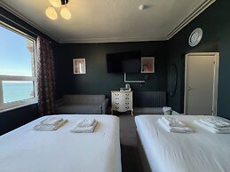 Nomi Rooms and Restaurant