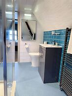 Nomi Rooms and Restaurant