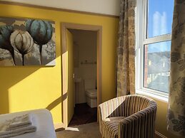 Nomi Rooms and Restaurant