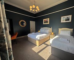 Nomi Rooms and Restaurant