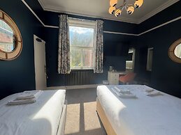 Nomi Rooms and Restaurant