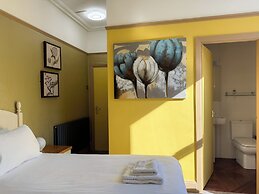 Nomi Rooms and Restaurant