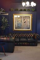 Nomi Rooms and Restaurant