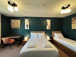 Nomi Rooms and Restaurant