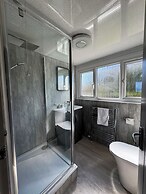 Nomi Rooms and Restaurant