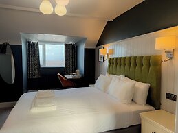 Nomi Rooms and Restaurant