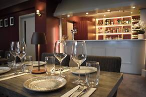 Nomi Rooms and Restaurant