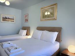 Nomi Rooms and Restaurant