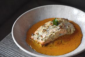Nomi Rooms and Restaurant
