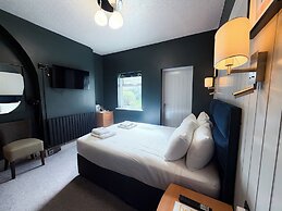 Nomi Rooms and Restaurant