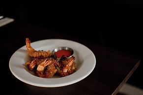 Nomi Rooms and Restaurant