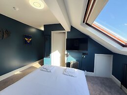 Nomi Rooms and Restaurant