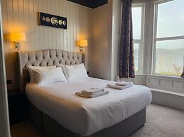Nomi Rooms and Restaurant