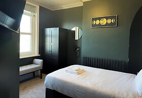 Nomi Rooms and Restaurant