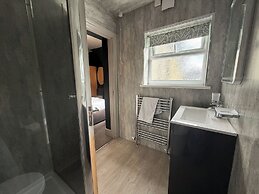 Nomi Rooms and Restaurant