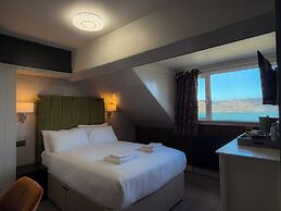 Nomi Rooms and Restaurant