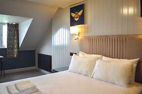 Nomi Rooms and Restaurant