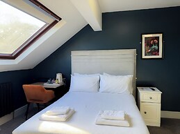 Nomi Rooms and Restaurant