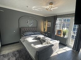 Da Vinci Guest House Gatwick