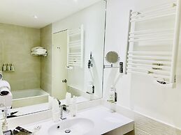 Holiday Inn Calais-Coquelles by IHG