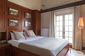 Hôtel Aux Vieux Remparts, The Originals Relais