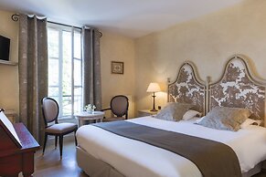 Hôtel Aux Vieux Remparts, The Originals Relais