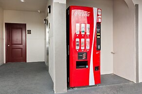 Red Roof Inn Plus+ Galveston - Beachfront