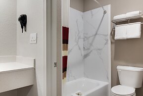 Red Roof Inn Plus+ Galveston - Beachfront