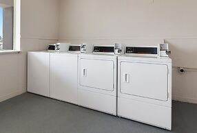 Red Roof Inn Plus+ Galveston - Beachfront