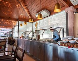 The Westmarine Waterfront Hotel