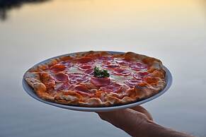 The Westmarine Waterfront Hotel