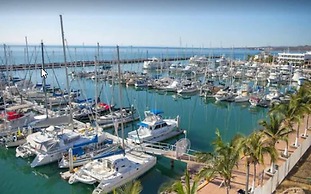 The Westmarine Waterfront Hotel