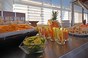 The Westmarine Waterfront Hotel