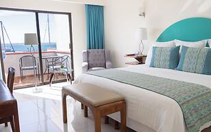 The Westmarine Waterfront Hotel