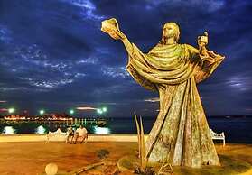 The Westmarine Waterfront Hotel