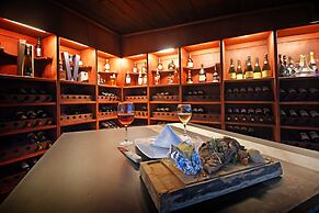 The Westmarine Waterfront Hotel