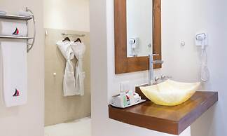 The Westmarine Waterfront Hotel