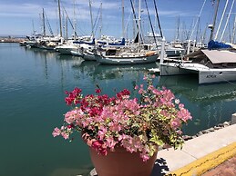 The Westmarine Waterfront Hotel