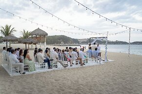 Hotel Castillo Huatulco & Beach Club