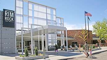 Boothill Inn And Suites