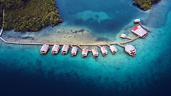 Punta Caracol Acqua Lodge