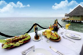 Punta Caracol Acqua Lodge