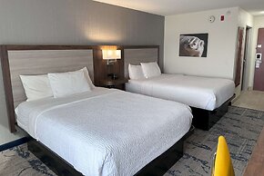 La Quinta Inn & Suites by Wyndham Milwaukee SW New Berlin
