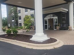 La Quinta Inn & Suites by Wyndham Milwaukee SW New Berlin