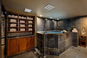 Teton Mountain Lodge and Spa