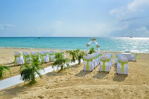 CocoLaPalm Seaside Resort