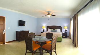 CocoLaPalm Seaside Resort