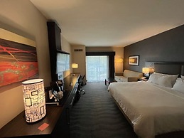 Holiday Inn Express Hotel Naples Downtown - 5th Avenue