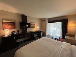 Holiday Inn Express Hotel Naples Downtown - 5th Avenue
